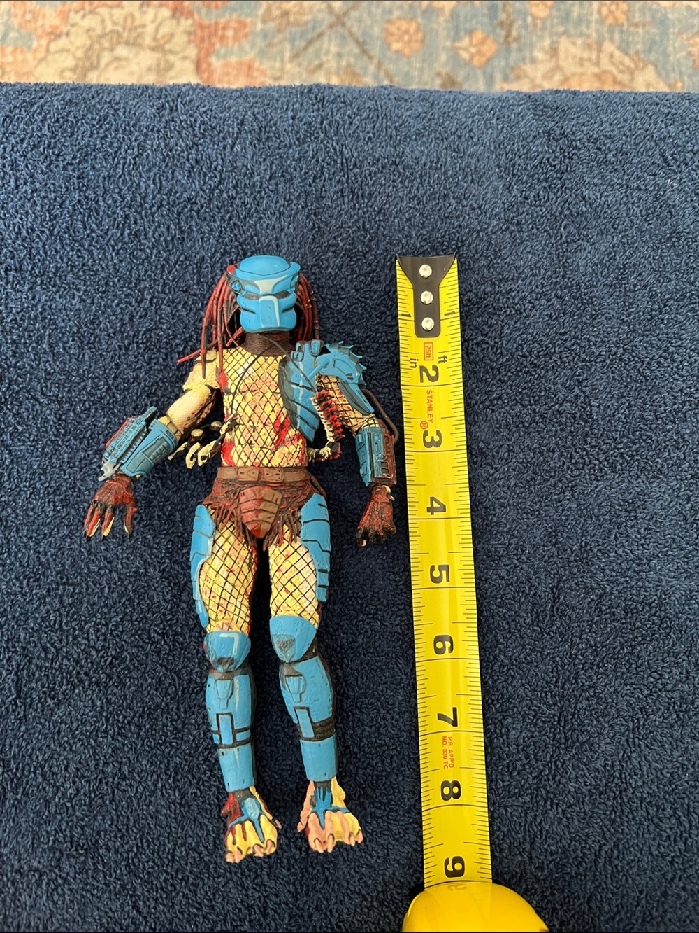 Blue and Red Predator-Style Action Figure for Kids - Picture 2 of 6